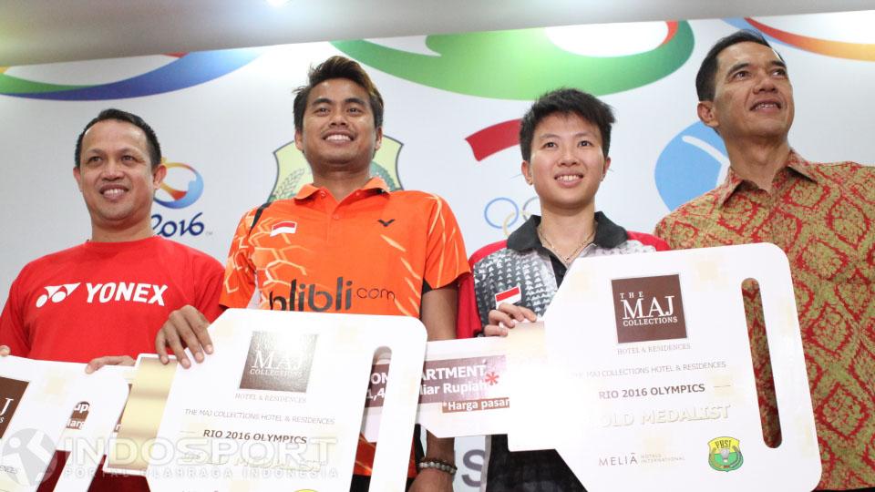 Owi/Butet mendapat bonus masing-masing satu unit apartemen.