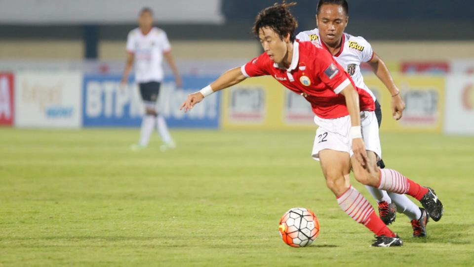 Hong Soon-hak ketika melawan Bali United. Copyright: internet