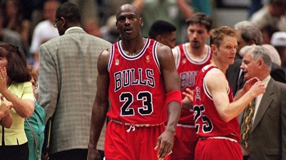 Michael Jordan saat tampil membela Chichago Bulls di Final NBA 1997 Copyright: Internet