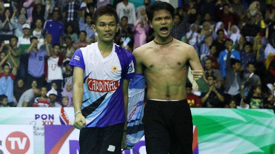 Fajar%20Alfian%2FRicky%20Karanda%20Suwardi%20usai%20mengalahkan%20Kenas%20Adi%20Haryanto%2FPraveen%20Jordan%20di%20partai%20final%20beregu%20PON%20Jabar%202016%2C%20Kamis%20%2823%2F09%2F16%29.
