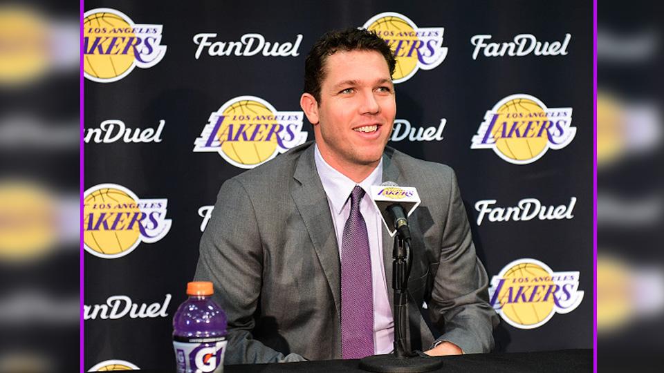 Luke Walton, pelatih LA Lakers. - INDOSPORT