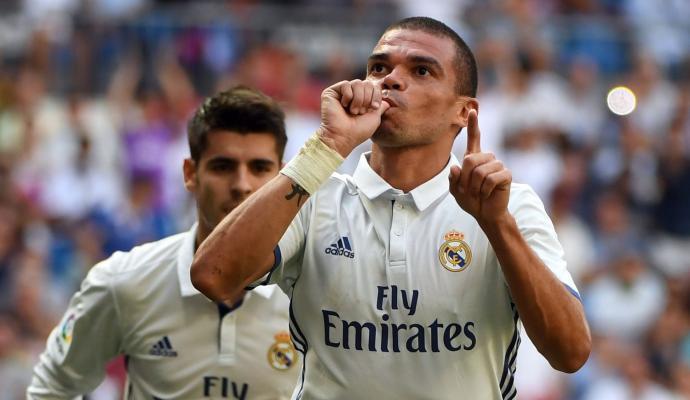 Pepe sangat ingin mengakhiri karier sepakbolanya di Real Madrid. Copyright: Internet
