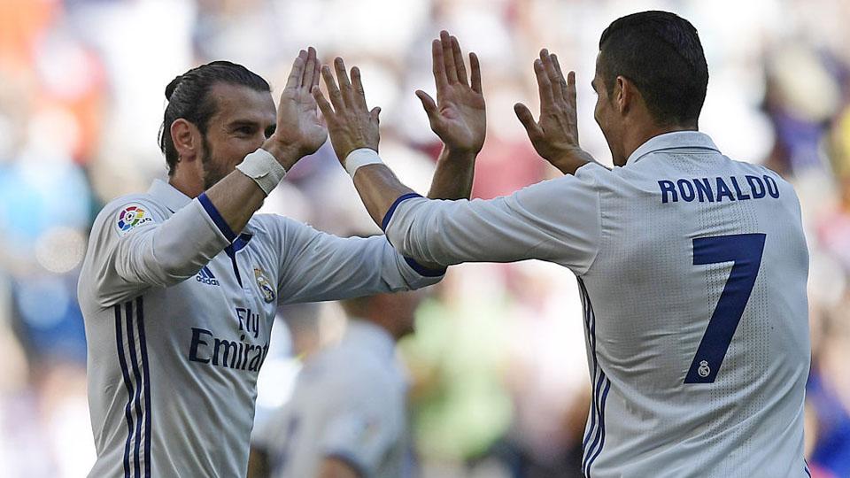 Gareth Bale dan Cristiano Ronaldo melakukan selebrasi gol ke gawang Eibar Copyright: INTERNET