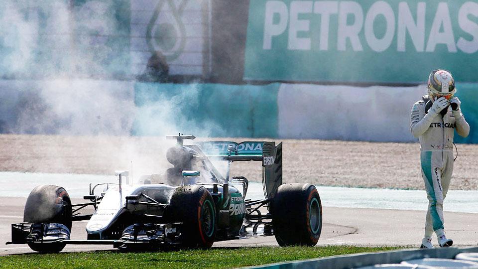 Lewis Hamilton saat mengalami GP Malaysia (09/10/16) Copyright: INTERNET
