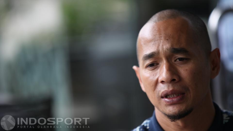 Kurniawan%20Dwi%20Yulianto%20saat%20wawancara%20dengan%20INDOSPORT%20di%20Cibubur.