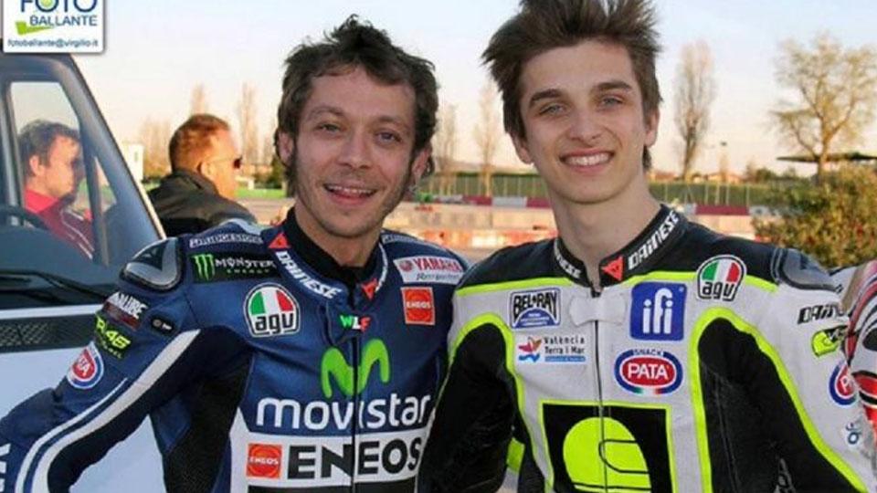 Luca Marini (kiri) dan Valentino Rossi - INDOSPORT
