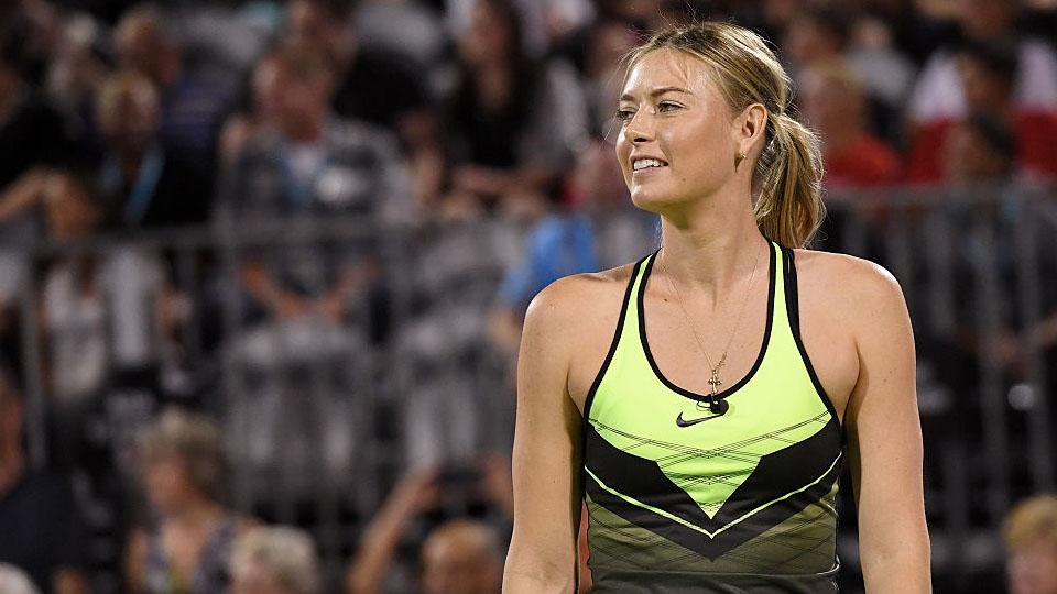 Kembali ke lapangan, Maria Sharapova tebar senyuman Copyright: INTERNET