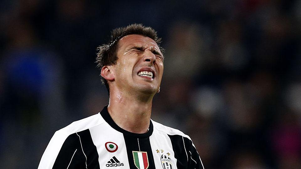 Ekspresi wajah Mario Mandzukic setelah timnya tertinggal 1-0 atas Udinese. Copyright: INTERNET