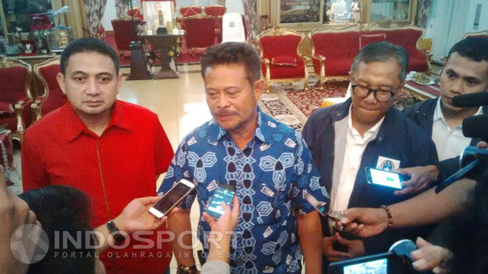 Gubernur Sulawesi selatan, Syahrul Yasin Limpo (tengah). - INDOSPORT