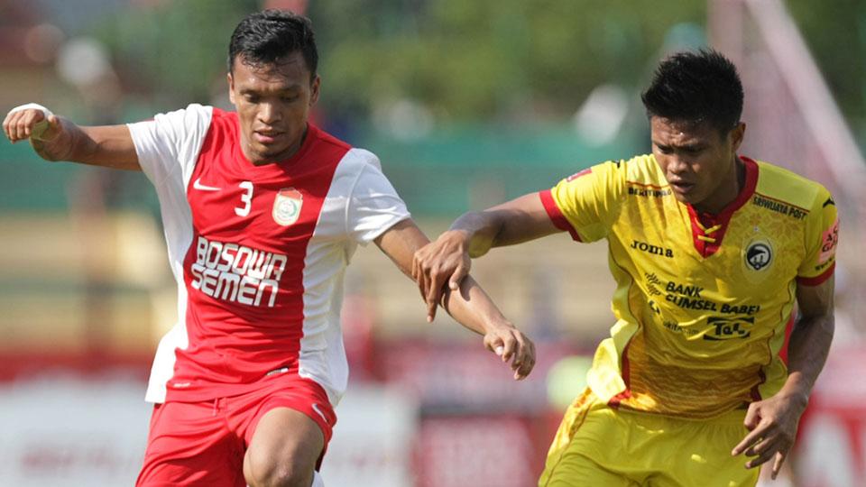 Ferdinand Sinaga saat melawan Sriwijaya FC di Stadion Andi Mattalata. Copyright: internet