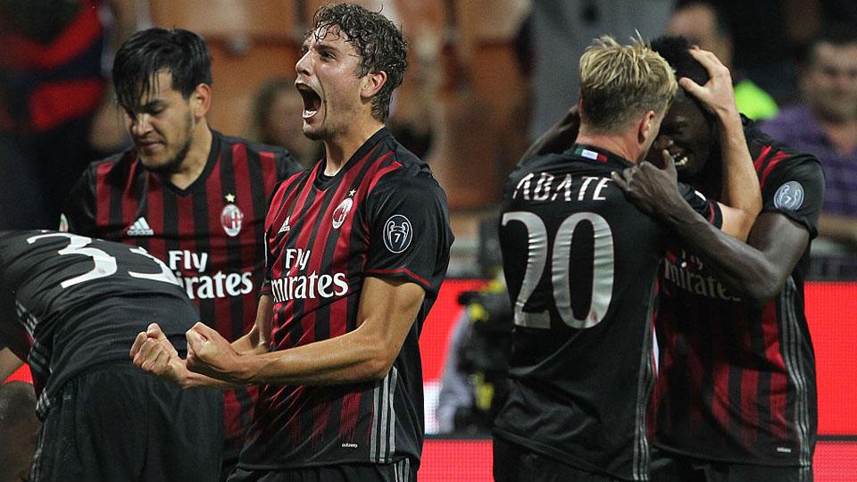 Pemain AC Milan merayakan gol tunggal Manuel Locatelli ke gawang Juventus. Copyright: INTERNET
