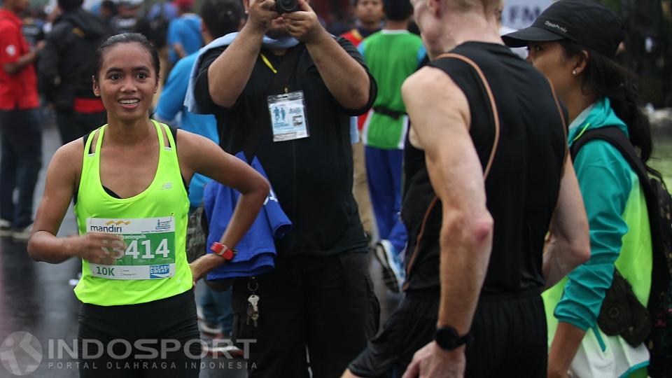 Para peserta Jakarta Marathon 2016 yang juga atlet lari Indonesia,  Triyaningsih.