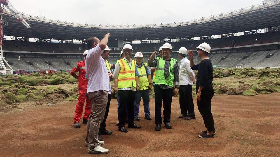 Menteri Pemuda dan Olahraga, Imam Nahrawi, meninjau progres renovasi Stadion Utama Gelora Bung Karno (13/10/16). Copyright: INTERNET
