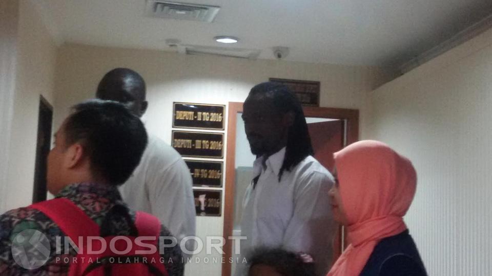 Mamadou%20Al%20Hadji%20%28kedua%20dari%20kanan%29%20mendatangi%20kantor%20BOPI%20%2825%2F10%2F16%29.