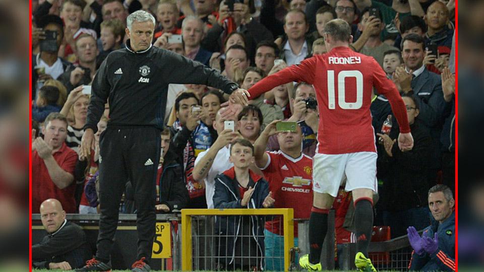 Jose Mourinho (kiri) dan Wayne Rooney - INDOSPORT