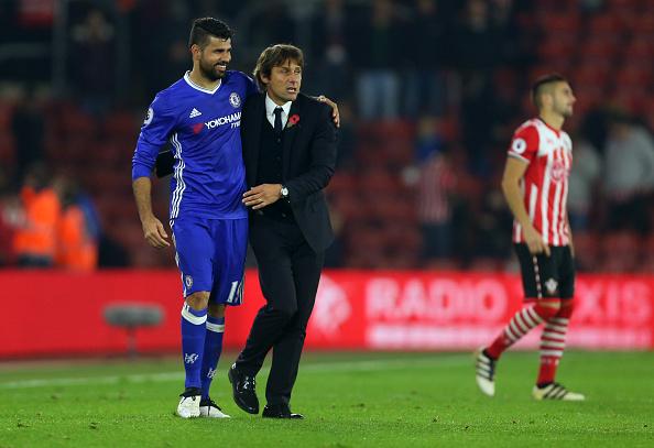 Diego Costa (kiri) dan Antonio Conte. Copyright: Internet