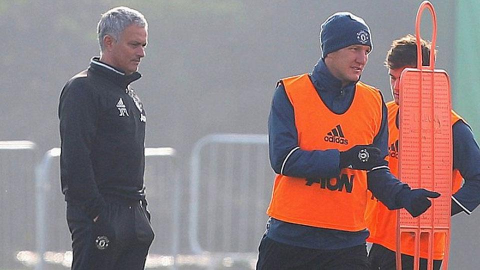 Bastian Schweinsteiger ikut menjalani latihan bersama rekan timnya, Manchester United. Copyright: INTERNET
