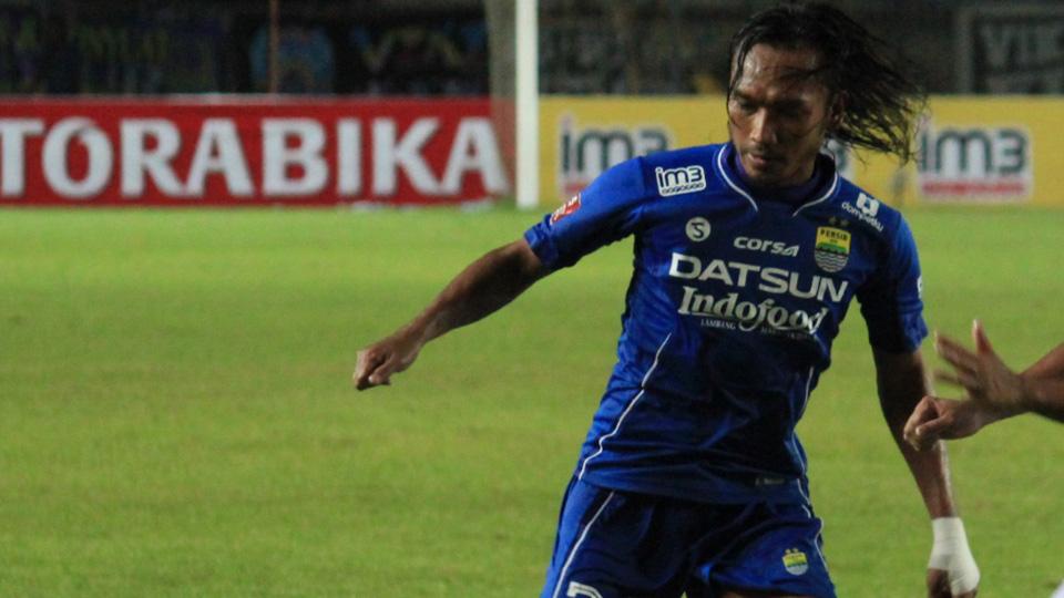 Hariono tidak bisa membela Persib Bandung saat melawan Persija. Copyright: internet