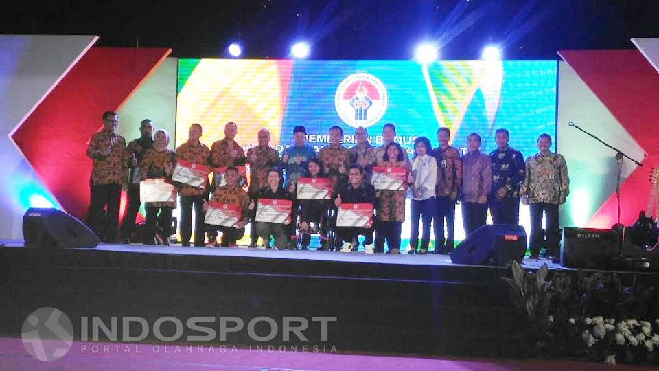 Kemenpora%20mencairkan%20bonus%20atlet%20peraih%20Olimpiade%20dan%20Paralimpiade%202016%20di%20Cibubur%2C%20Rabu%20%2802%2F10%2F16%29.