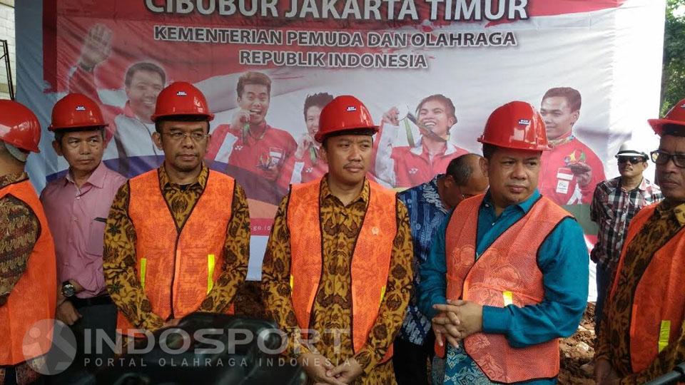 Menteri Pemuda dan Olahraga, Imam Nahrawi (Tengah).