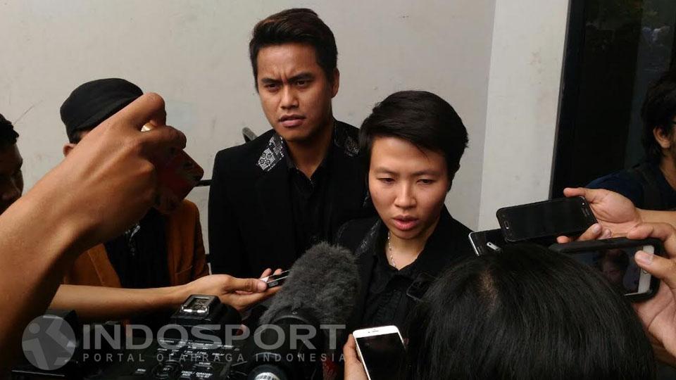 Liliyana%20Natsir%20saat%20melakukan%20wawancara%20dengan%20wartawan.