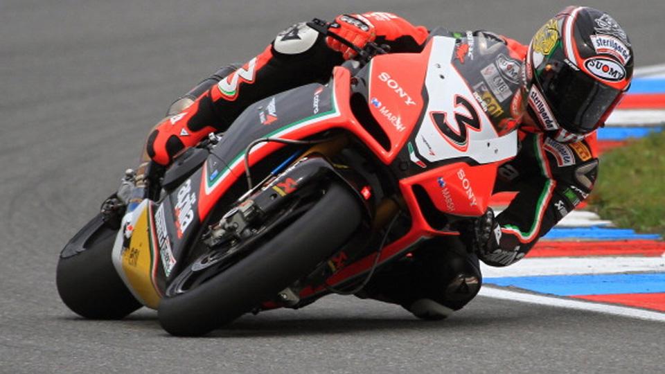 Max Biaggi dalam lintasan balap. Copyright: INTERNET