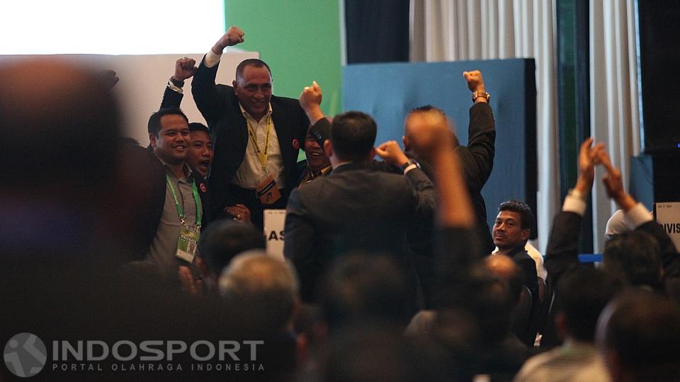 Letjen TNI Edy Rahmayadi disambut hangat para pendukungnya usai terpilih sebagai Ketua PSSI periode 2016-2020.