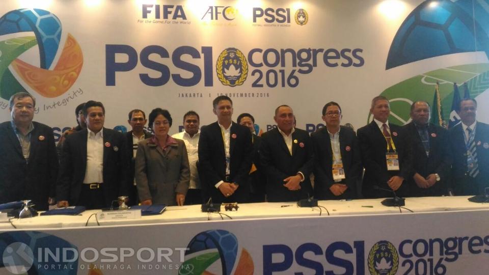 Ketua Umum terpilih, Edy Rahmayadi dan jajaran pengurus baru PSSI periode 2016-2020.