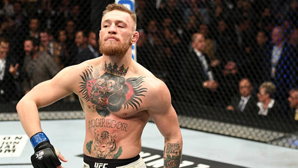 Conor McGregor saat akan melawan Eddie Alvarez. Copyright: INTERNET