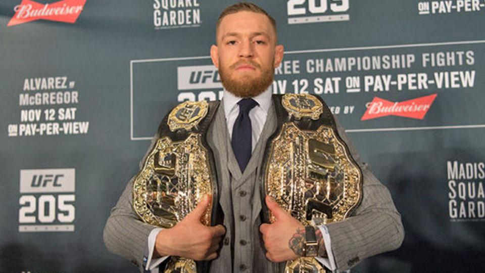 Conor McGregor saat konferensi pers. - INDOSPORT