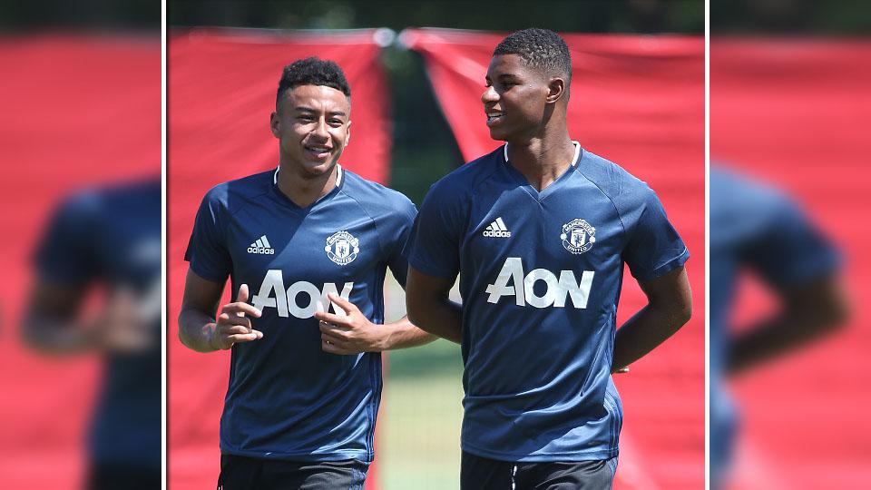 Pemain muda Manchester United, Marcus Rashford dan Jesse Lingard sedang berlatih bersama. Copyright: internet