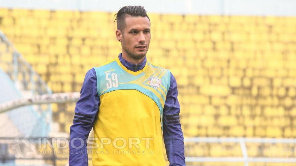 Raphael%20Maitimo%20saat%20menjalani%20latihan.