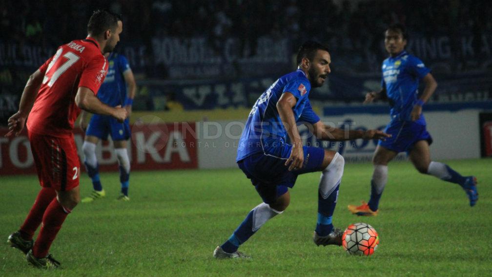 Marcos%20Flores%20bermain%20baik%20saat%20Persib%20kalahkan%20Semen%20Padang