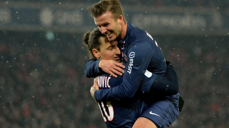 Zlatan Ibrahimovic (kiri) dan David Beckham. Copyright: INTERNET