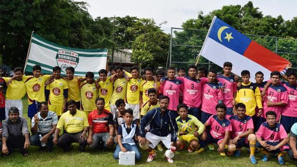 Salah satu klub etnis Rohingya saat bertanding sepakbola di Malaysia. Copyright: INTERNET