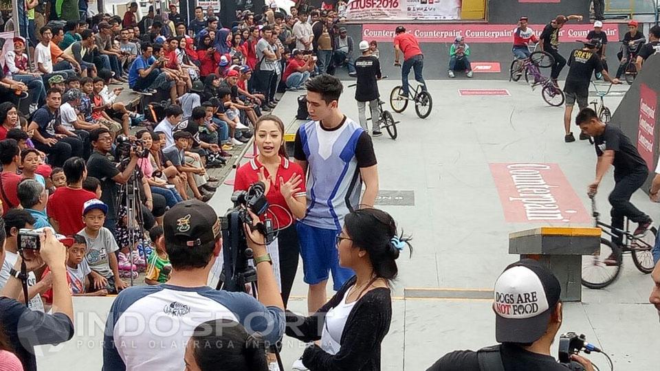 Nikita Willy dan Verell Bramasta berpartisipasi sebagai bintang tamu di acara IIUSF. Kehadirannya menjadi daya pikat tersendiri bagi pengunjung yang hadir.