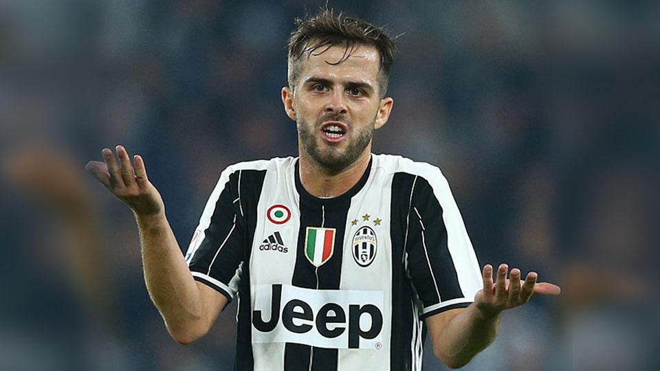 Miralem Pjanic pada laga melawan Napoli (29/10/16) Copyright: INTERNET