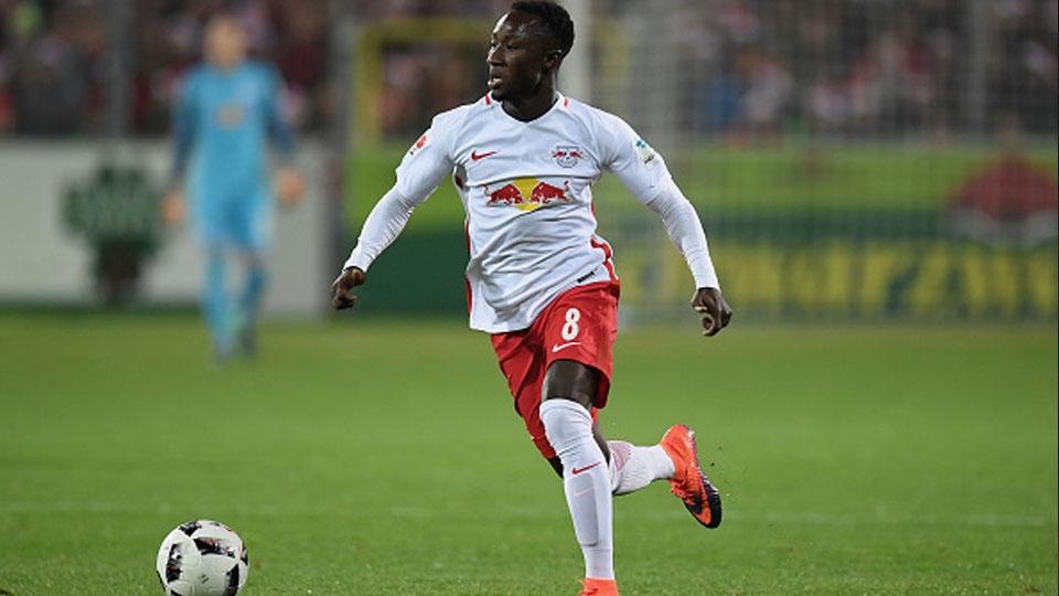 Gelandang muda Naby Keita ketika sedang menggiring bola. Copyright: internet