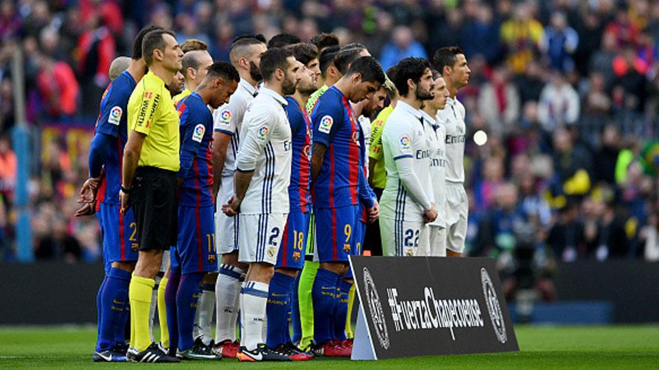 Barcelona dan Real Madrid menghinangkan cipta untuk mengenang tragedi klub asal Brasil, Chapecoense. Copyright: INTERNET