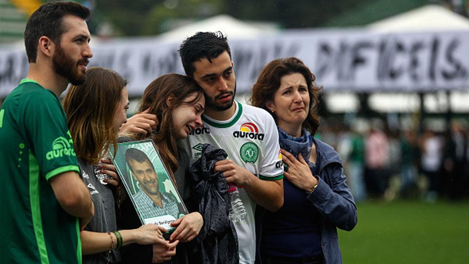 Chapecoense berduka setelah mengalami kecelakaan pesawat. - INDOSPORT