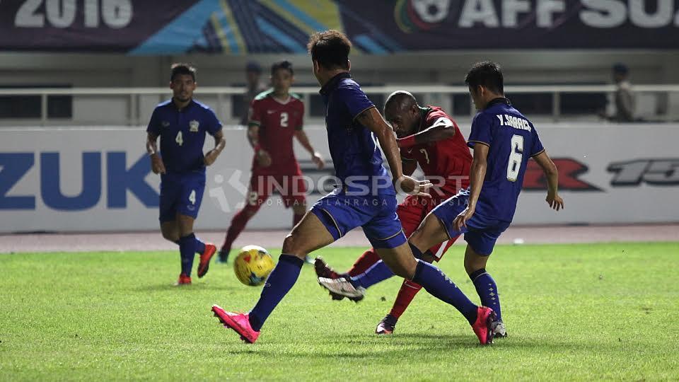 Situasi pertandingan Timnas Indonesia vs Thailand. - INDOSPORT
