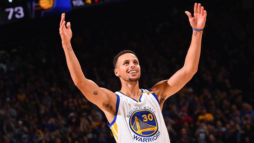 Stephen Curry dalam pertandingan melawan Indiana Pacers (05/12/16). Copyright: Noah Graham/gettyimages