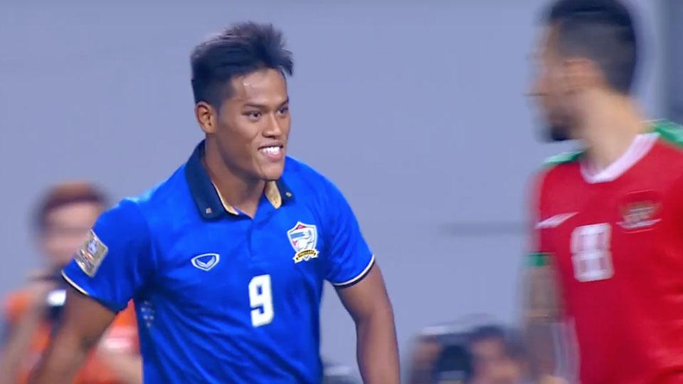 Selebrasi Siroch Chatthong usai mencetak gol ke gawang Timnas Indonesia. Copyright: AFF Suzuki Cup