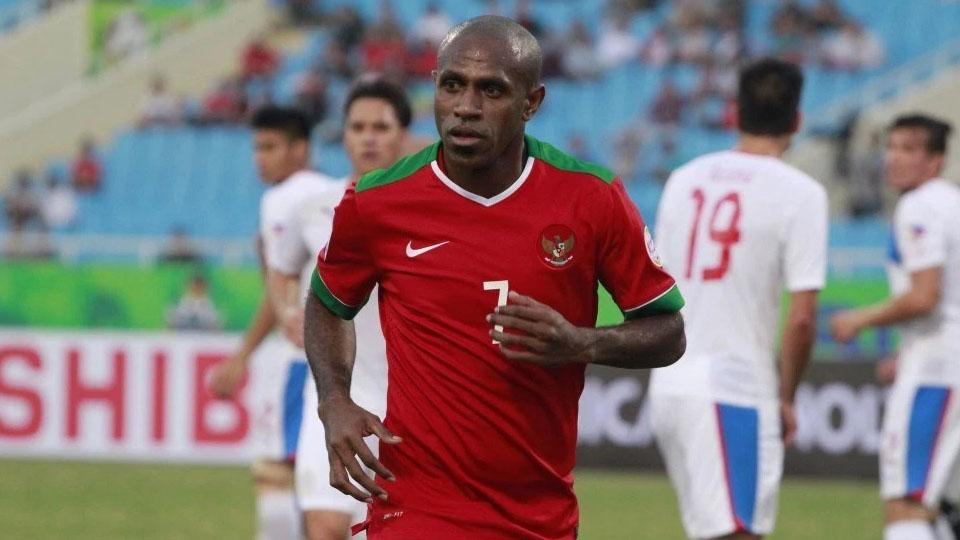 Boaz Solossa ketika berseragam Tim Nasional Indonesia.