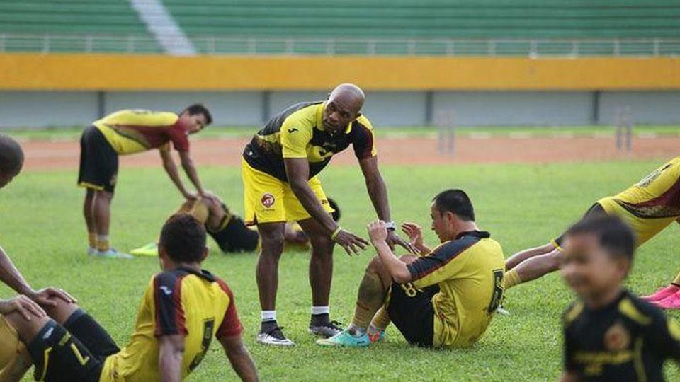 Keith Kayamba Gumbs pelatih fisik Sriwijaya FC Copyright: Internet