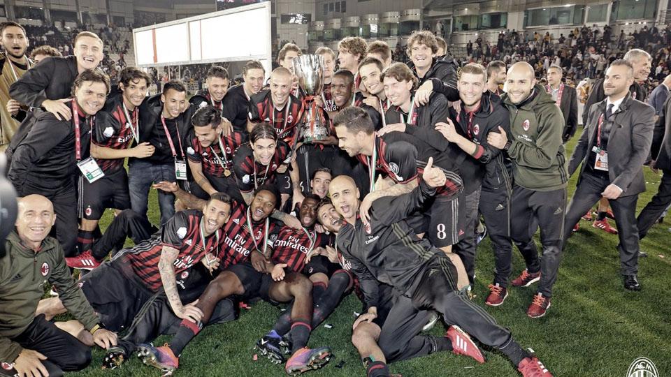Aksi selebrasi pemain AC Milan juara Piala Super Italia 2016.
