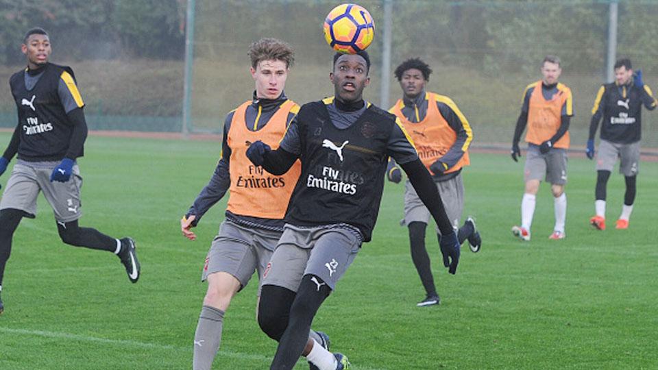 kiri-kanan: Ben Sheaf dan Danny Welbeck dalam sesi latihan. Copyright: Stuart MacFarlane/Arsenal FC via Getty Images