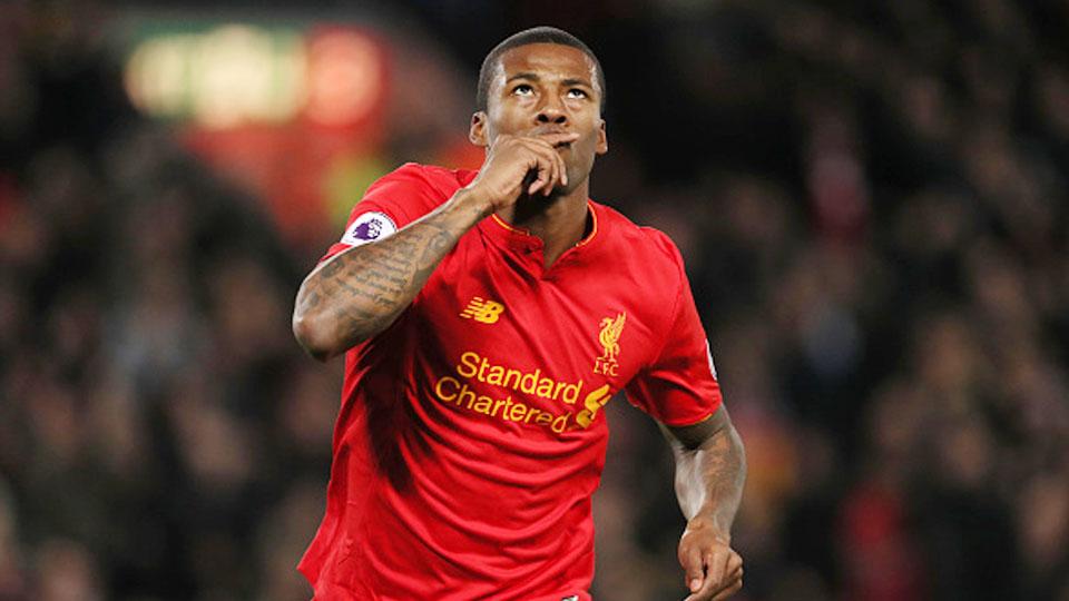 Georginio Wijnaldum melakukan selebrasi setelah berhasil membobol gawang Manchester City.