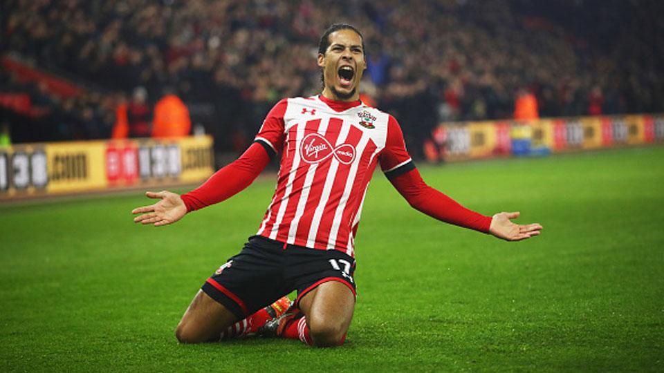 Selebrasi Virgil van Dijk pada laga saat melawan Tottenham Hotspu (28/12/16). Copyright: Julian Finney/Getty Images