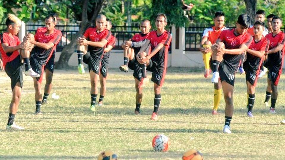 Persepam Madura Utama sedang latihan. Copyright: twitter/Persepam Madura Utama